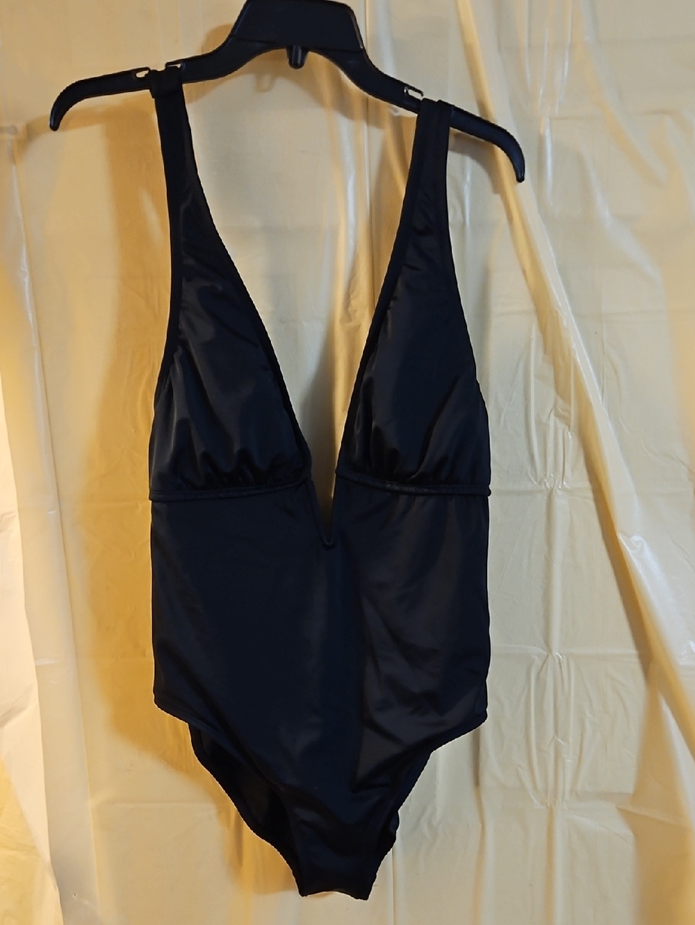 SHADE & SHORE DEEP V BLACK ONE PIECE SWIMSUIT: BLACK: NEW WITHOUT TAGS: SIZE L